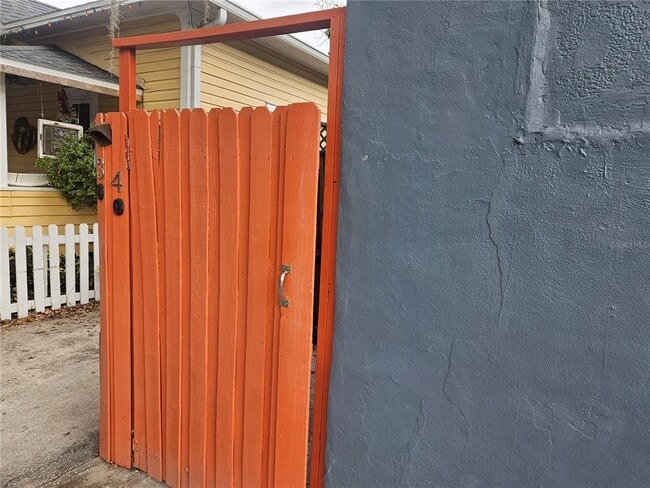 Building Photo - 655 7th Ave N