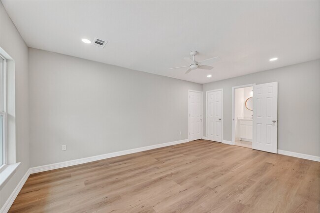 Building Photo - 2003 Isla Dr