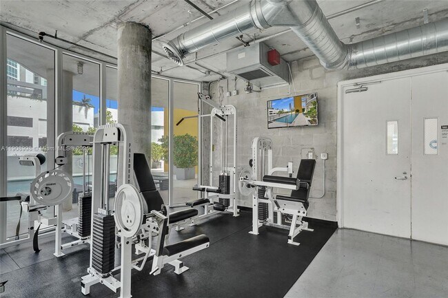 Building Photo - 444 NE 30th St