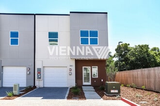 Building Photo - 8088 Quiet Knolls Dr