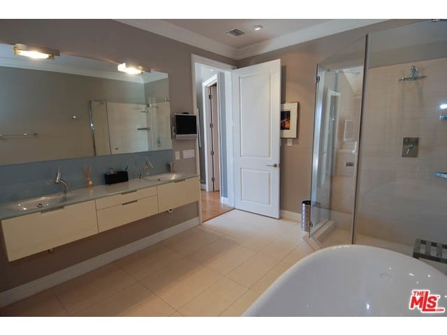 Master Bathroom 1 - 8121 Norton Ave