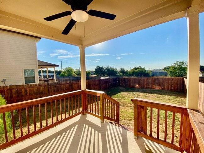 Building Photo - Luxury Townhome in New Braunfels