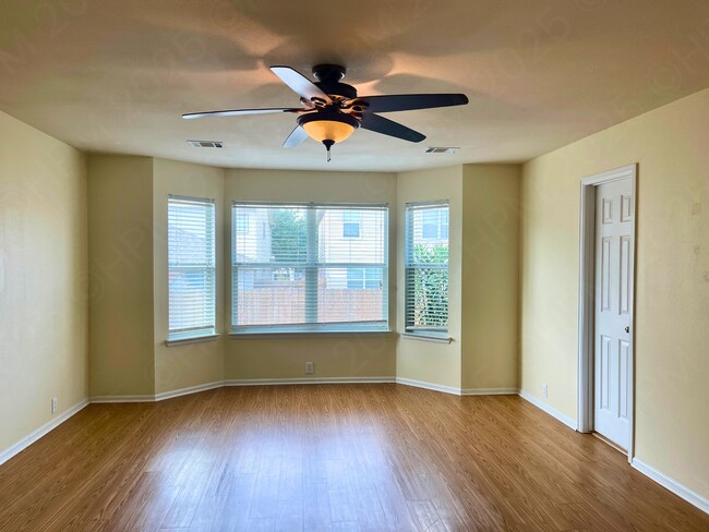 Building Photo - Move-In Special. ½ off the first full month's rent with a 12-month lease.