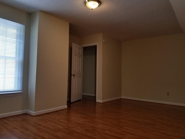 Building Photo - 10580 Stonepoint Pl
