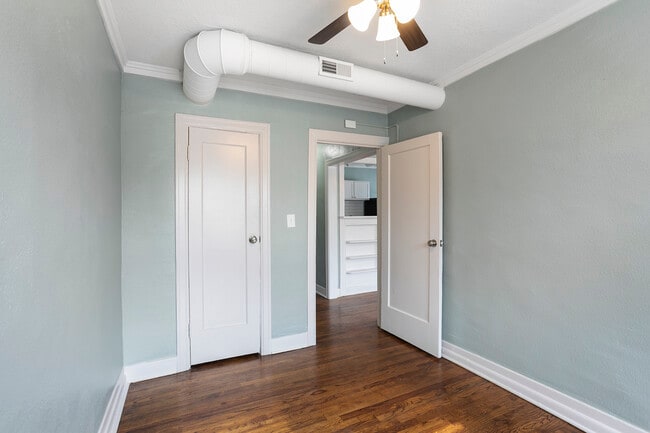 Building Photo - 722 W 37th St