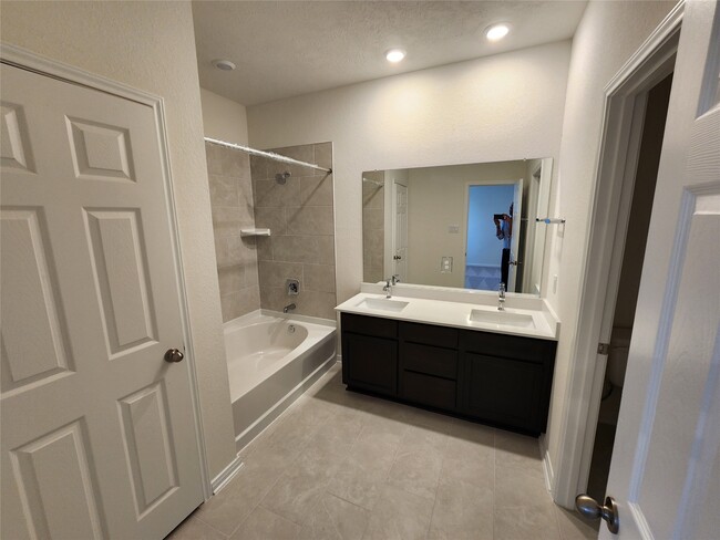 Building Photo - 1530 Grand Olympia Dr
