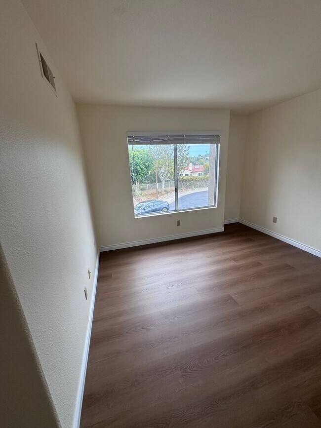 Building Photo - Spacious La Jolla Home in Gated Community