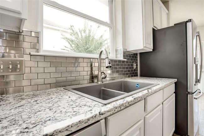 Building Photo - 5818 Pebble Bank Ln