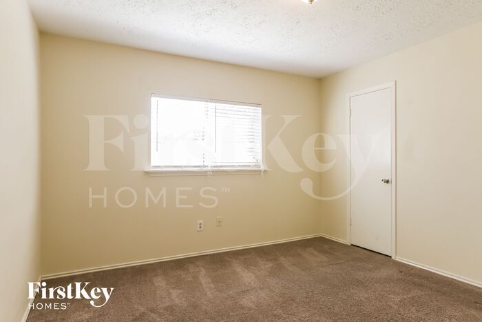 Building Photo - 2602 Woodsorrel Dr