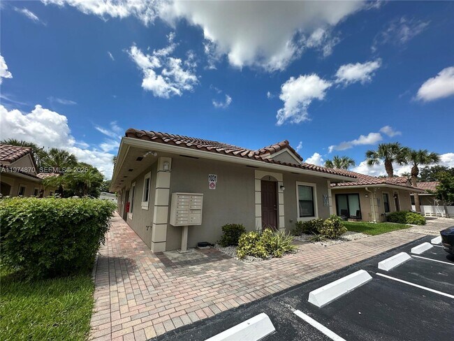 Building Photo - 1045 NE 10th Ave