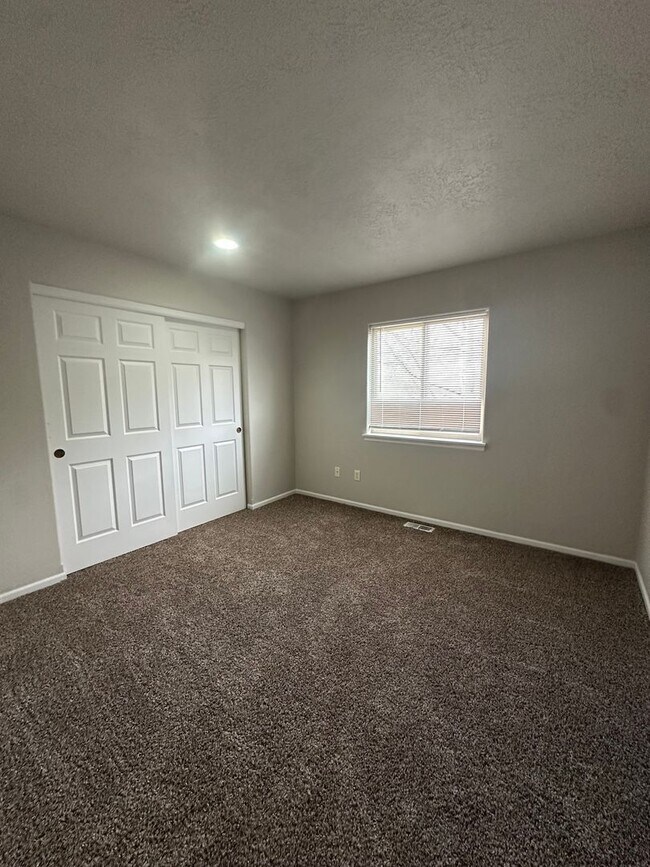 Building Photo - 1297 NE Dawson Dr