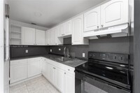 Building Photo - 649 W 68th St