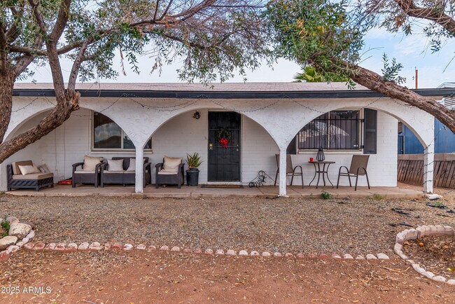 Building Photo - 5546 W Encanto Blvd