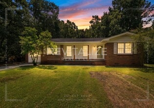 Building Photo - 2505 Robin Hood Dr