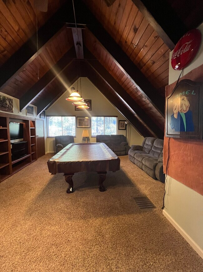 Building Photo - 933 Edgewood Cir