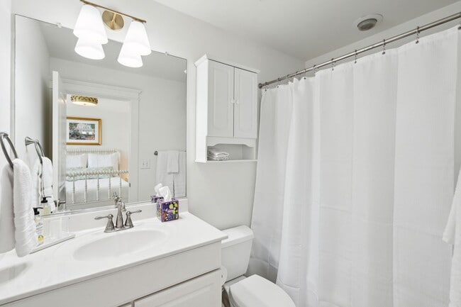 Building Photo - Fully Furnished 2BR Condo with Designer Touches in Shelmore Village