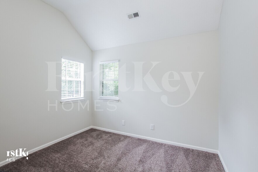 Building Photo - 7031 Reedy Creek Rd