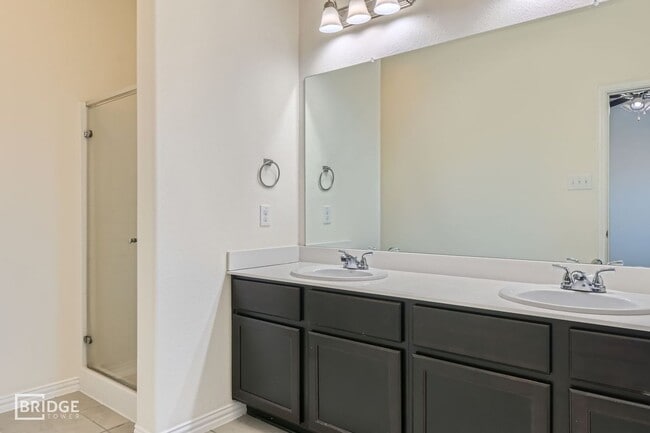 Building Photo - 1341 Lakecrest Ln