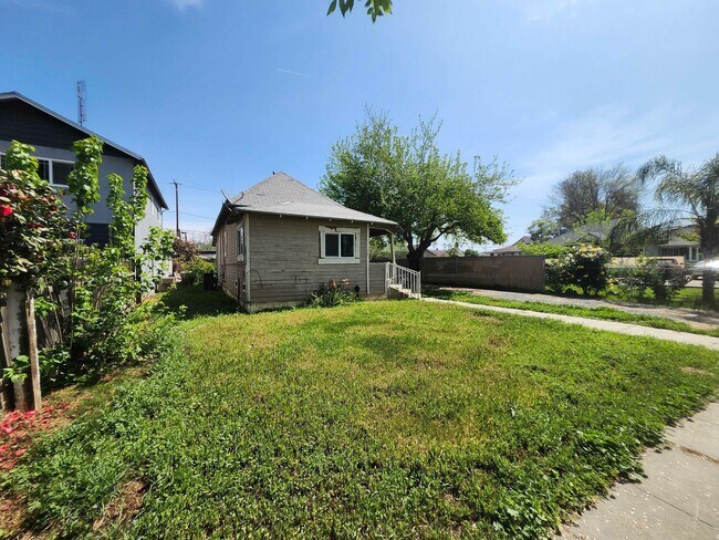 Building Photo - 164-170 N Gale Hill Ave