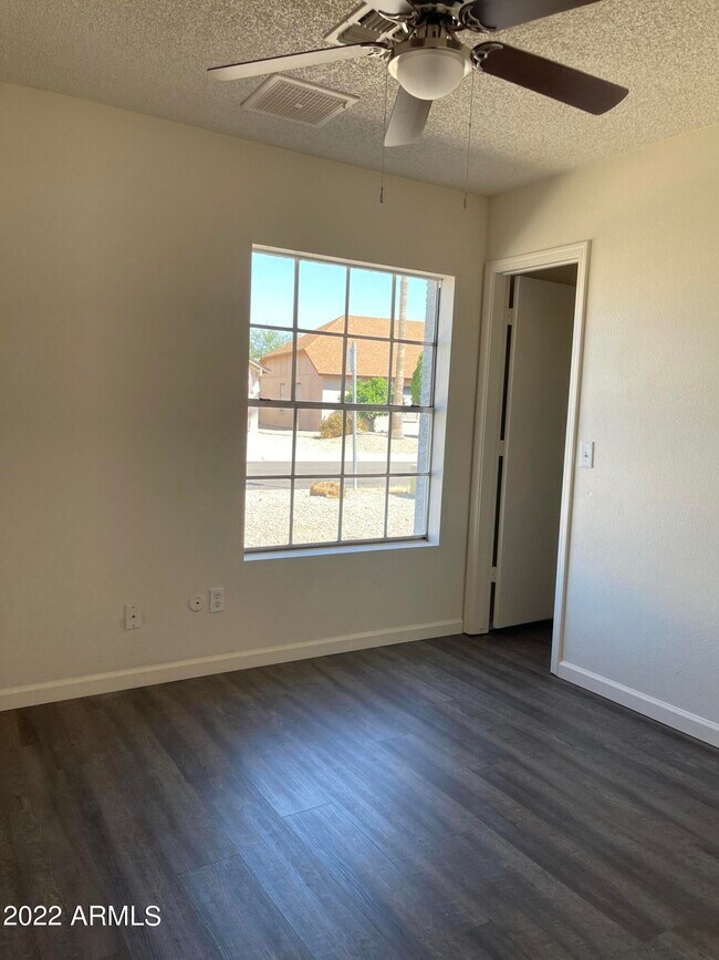 Building Photo - 10111 W Colter St
