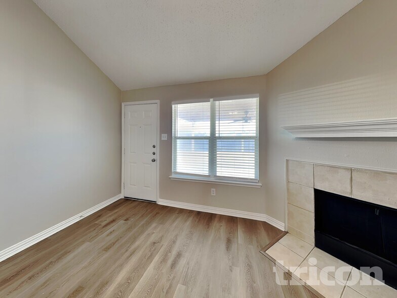 Building Photo - 923 McKavett Dr