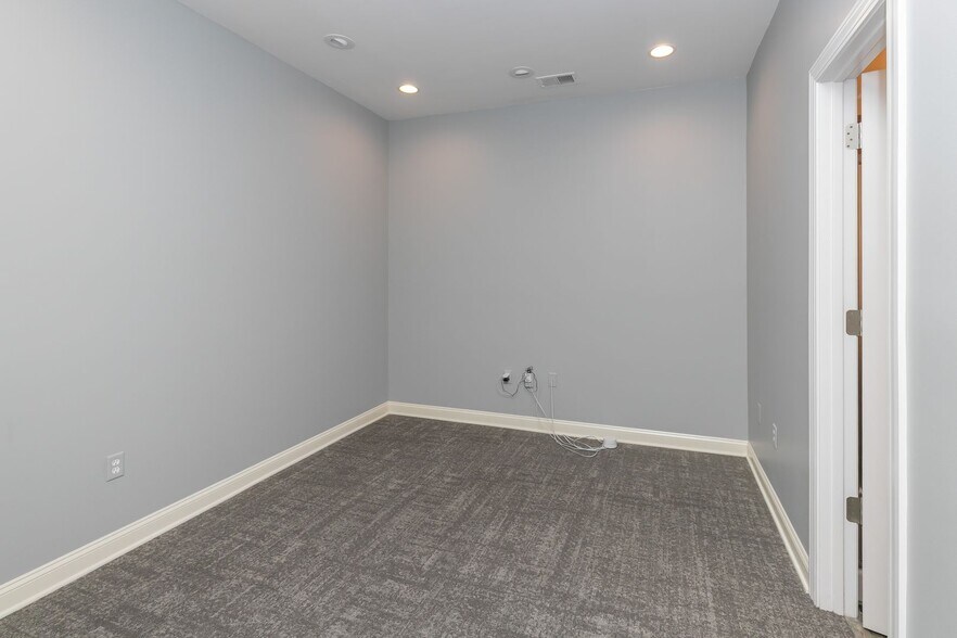 Building Photo - 2929 McGee Trafficway