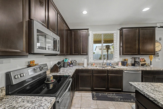 Building Photo - 18235 W Ida Ln