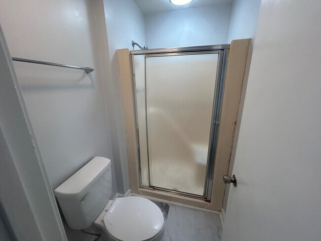 Building Photo - 240 Jamil Rd