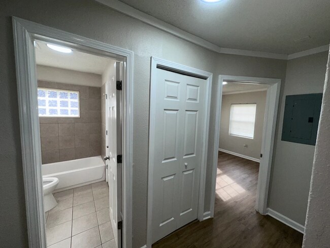 Building Photo - 207 South Ave SE