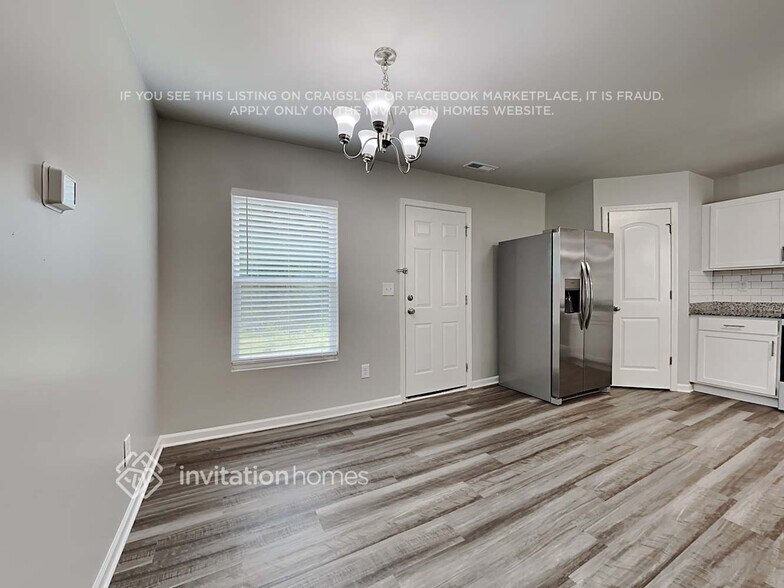 Building Photo - 915 Mathis Ave