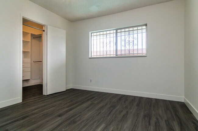 Building Photo - 1108 S Corning St