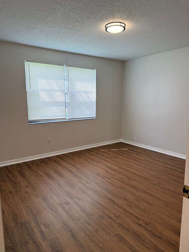 Building Photo - 472 Crabapple Ct