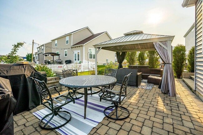 Building Photo - 123 Schellinger St