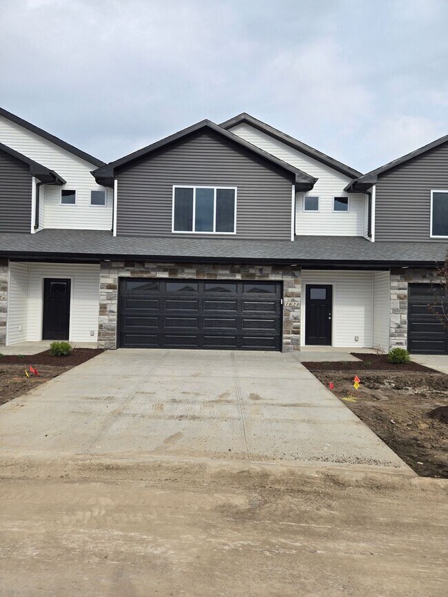 Building Photo - RaeMat LLC