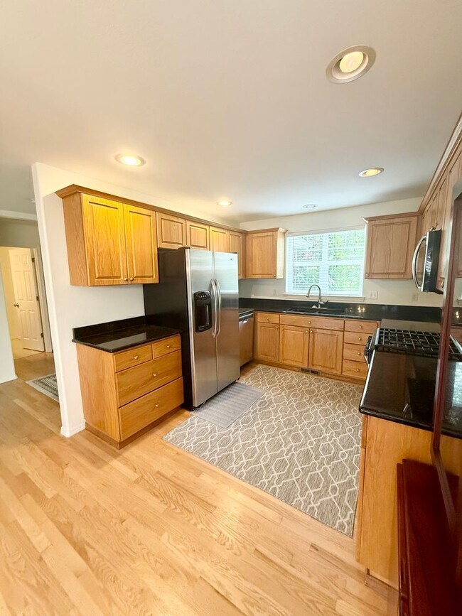 Building Photo - Must-see house in Poulsbo Forest Rock Hill...