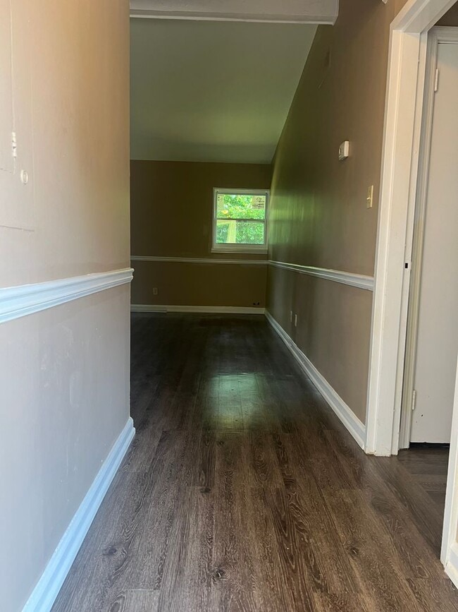 Building Photo - Nice home move in ready!