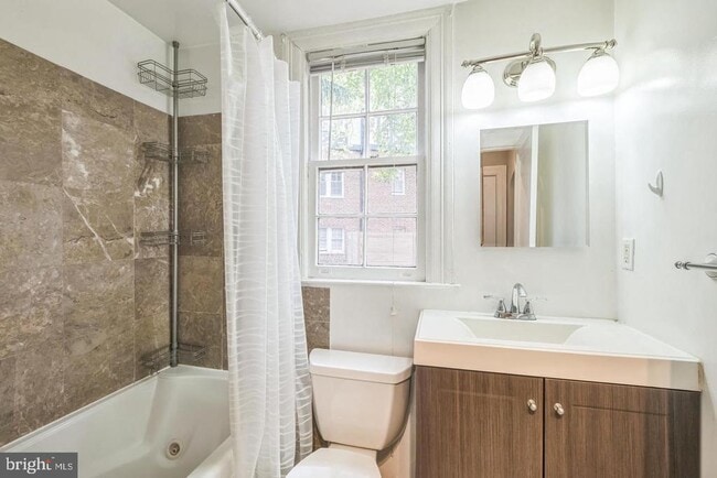 Building Photo - 208 Farragut St NW