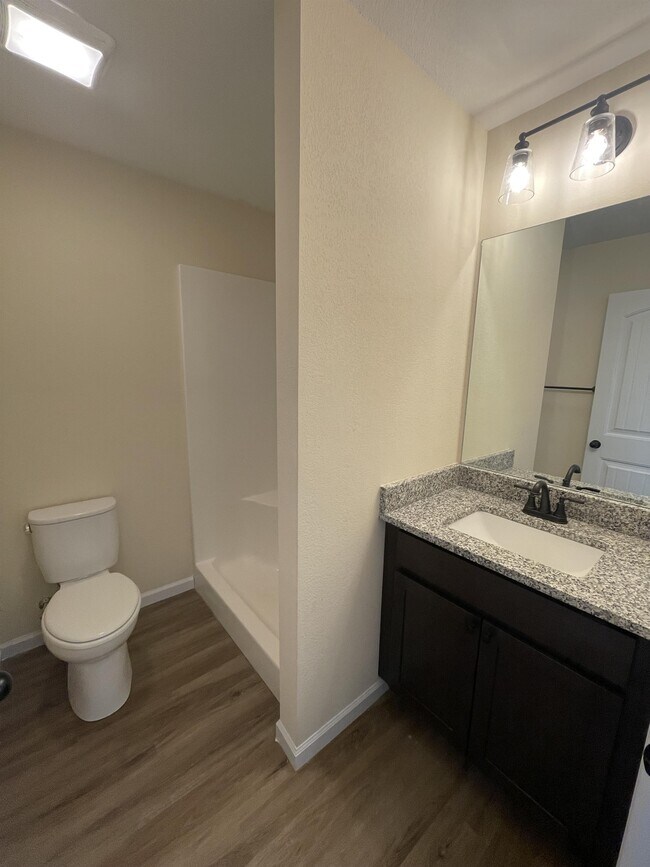 Building Photo - 914 Warrior Hill Dr