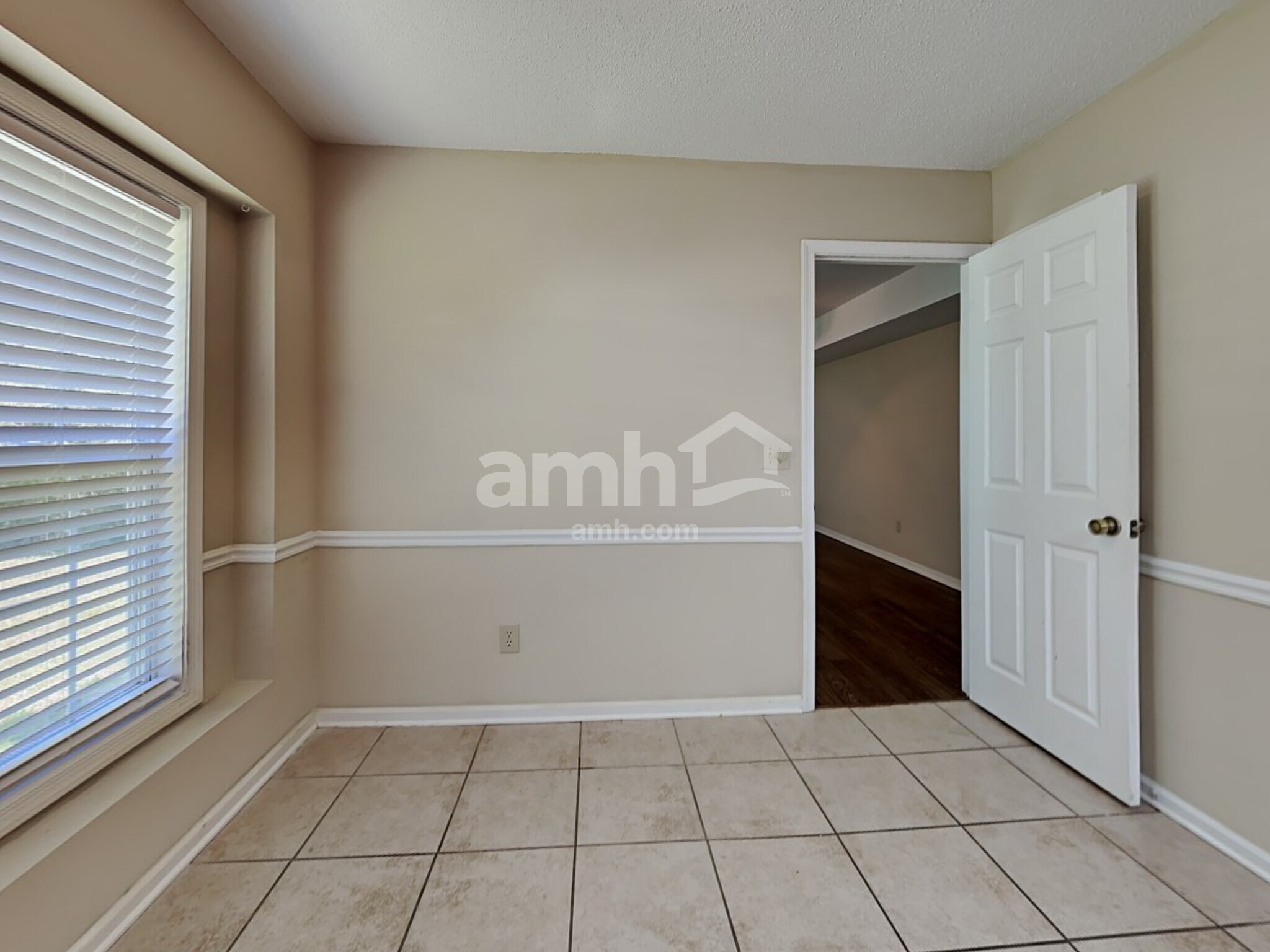 Building Photo - 5806 Manor Ridge Trl