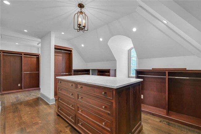 Building Photo - 425 Broadland Rd NW