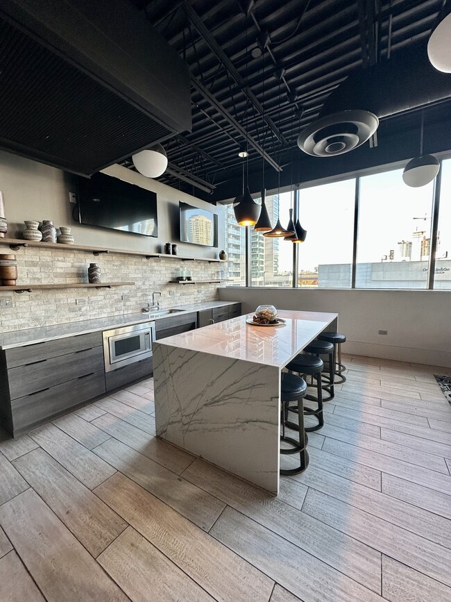 Building Photo - 660 W Wayman St