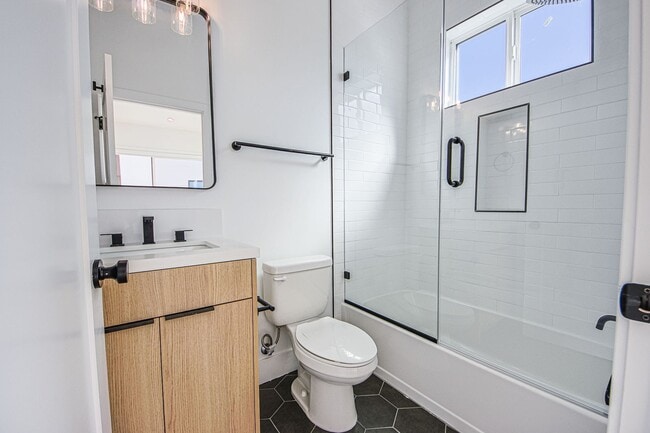 Building Photo - 715 N Gramercy Pl