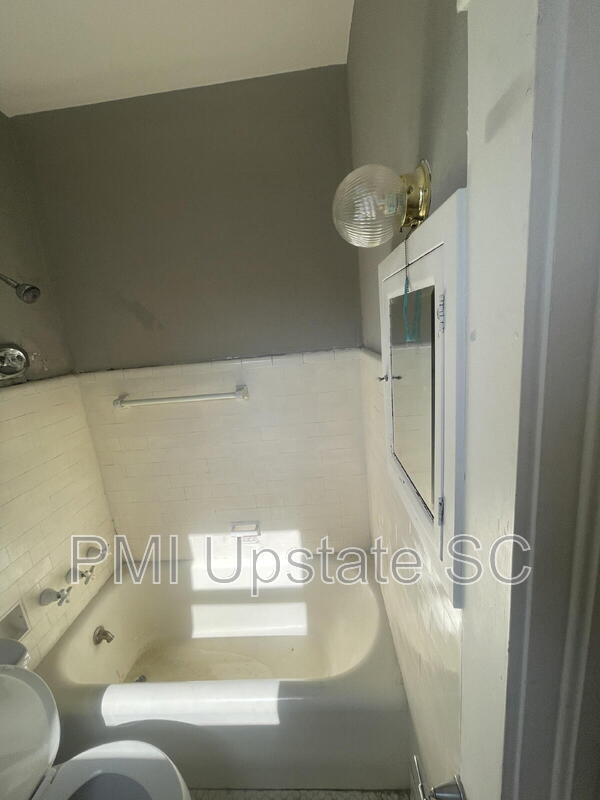 Building Photo - 181 N Fairview Ave