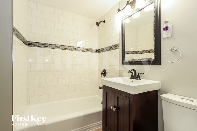 Building Photo - 1018 E 161st Pl