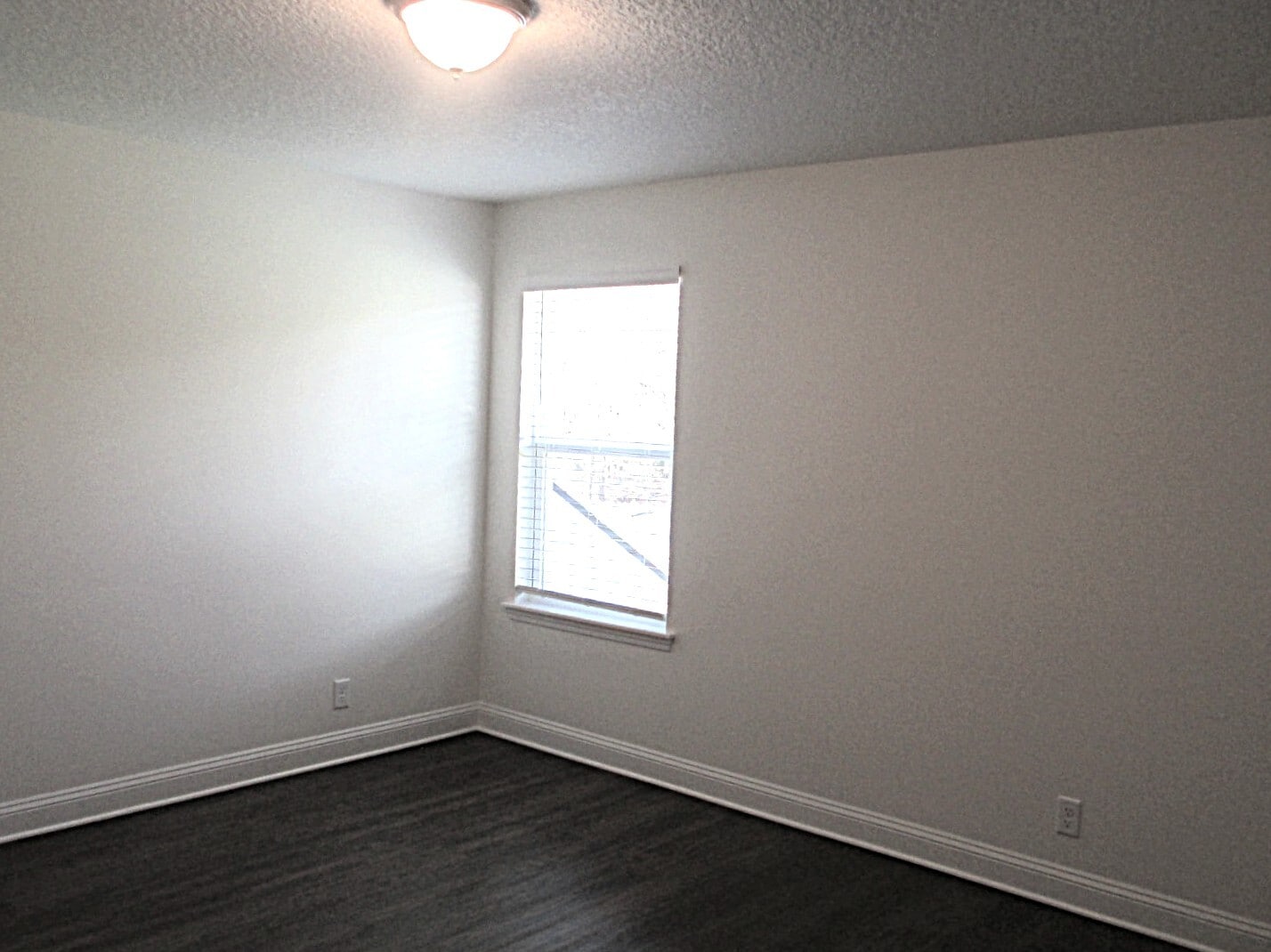 Building Photo - 901 Sunny Stroll Dr