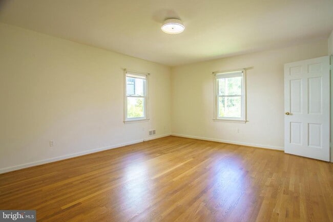 Building Photo - 5908 Walhonding Rd