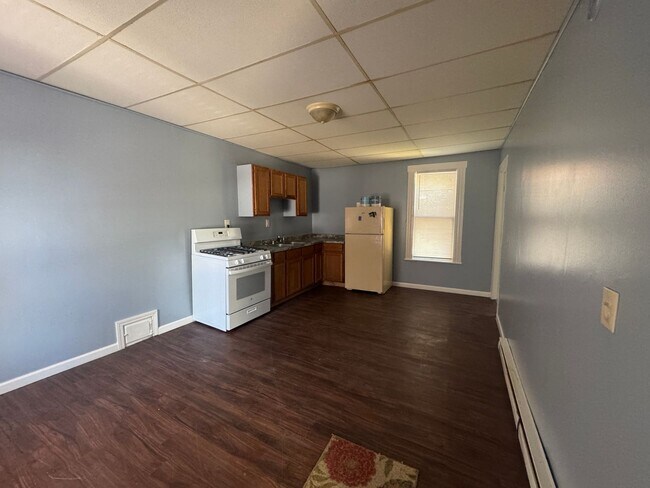 Building Photo - 120 N Main St