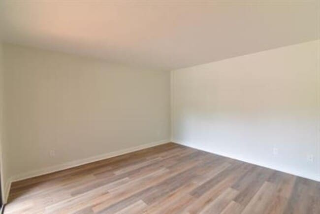 Building Photo - 2156 Claremont Ln