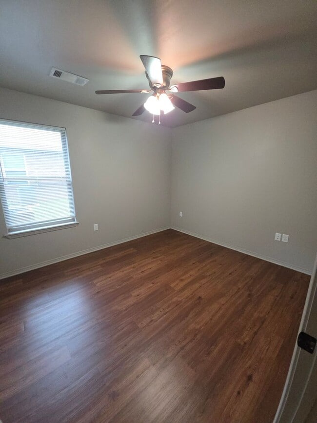 Building Photo - 224 E N St