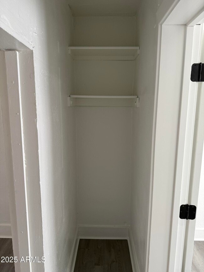 Building Photo - 2536 W Morten Ave